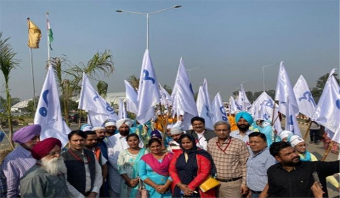 पंजाब में गुरु नानक जयंती को लेकर त्योहारी माहौल पंजाब में गुरु नानक जयंती को लेकर त्योहारी माहौल