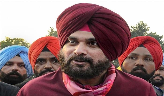 पंजाब कांग्रेस के 4 नेताओं ने पद से दिया इस्तीफा, नवजोत सिंह सिद्धू को लेकर कैप्टन ने किया ये बड़ा दावा
