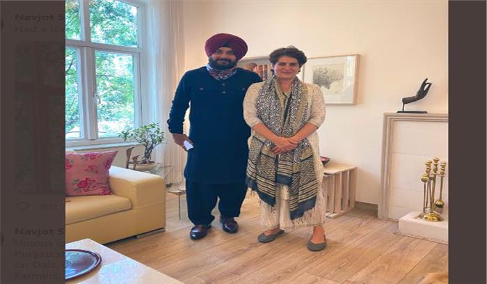 सियासी हलचल के बीच प्रियंका गांधी से मिले नवजोत सिंह सिद्धू