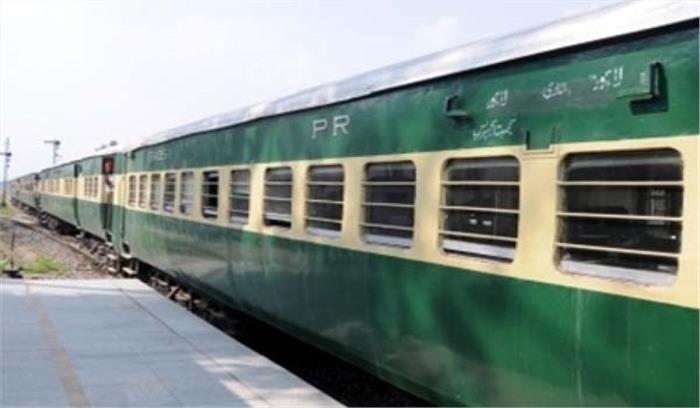 पंजाब पुलिस ने फंसे पाकिस्तानी नागरिकों को भोजन परोसे