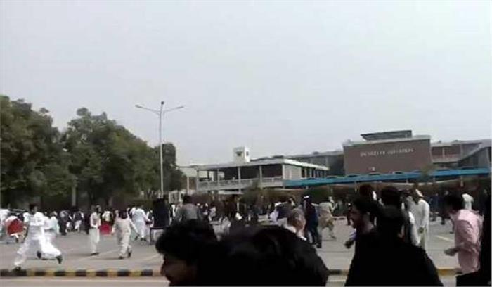  पाकिस्तान के पंजाब विश्वविद्यालय में छात्रों के बीच झड़प 
