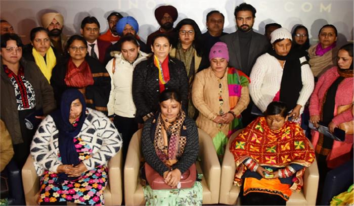 पंजाब में एसिड अटैक पीड़िताओं को दिखाई गई छपाक