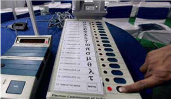 जालंधर नगर निगम चुनाव: बूथ नंबर 8 की ईवीएम मशीन हुई खराब