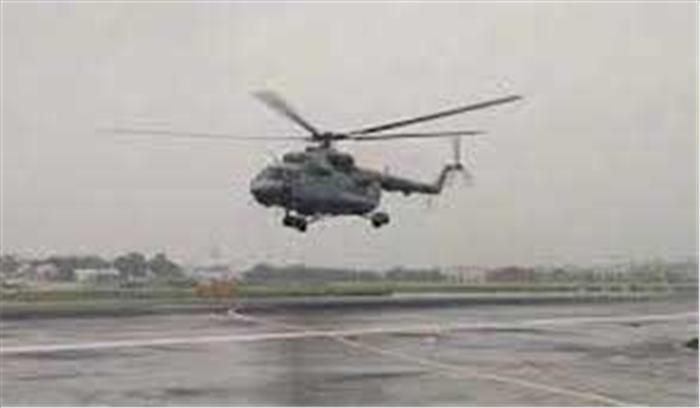 सेना के हेलिकॉप्टरों ने बाढ़ प्रभावित गांवों में पहुंचाई खाद्य सामग्री