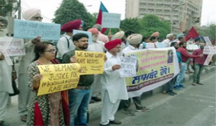 पंजाब: कठुआ और उन्नाव कांड के खिलाफ जोरदार प्रदर्शन