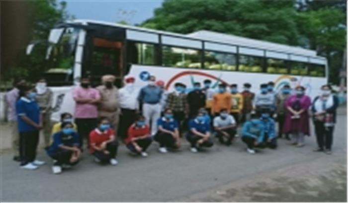 पंजाब में फंसे नवोदय विद्यालय के 23 छात्रों को गृहनगर भेजा गया पंजाब में फंसे नवोदय विद्यालय के 23 छात्रों को गृहनगर भेजा गया