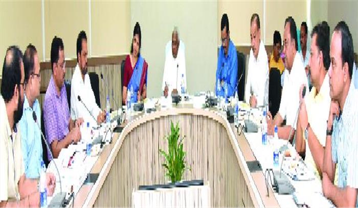 बुनकर सहकारी समितियां करेंगी हर महीने 19.50 लाख मीटर कपड़ा तैयार