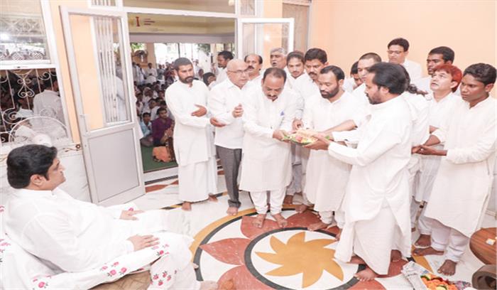 पूर्णिमा पर गुरु दर्शन