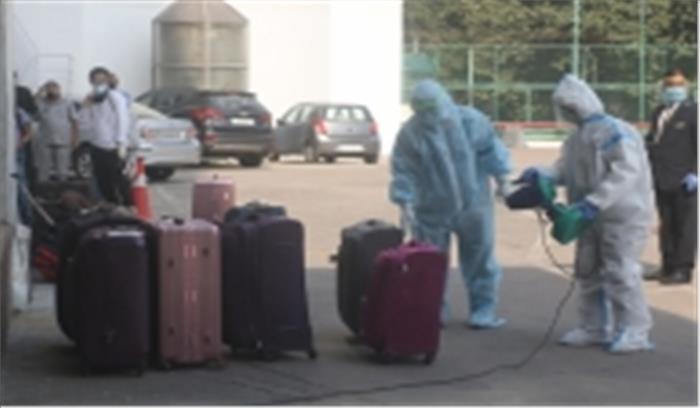 स्वदेश लौटे लोगों के स्वागत में नमस्ते साइनेज के साथ देसी खाने का इंतजाम  