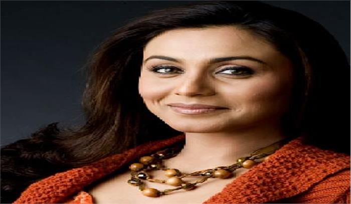 रानी ने आगामी फिल्म हिचकी की टीम को तोहफे दिए​​​​​​​