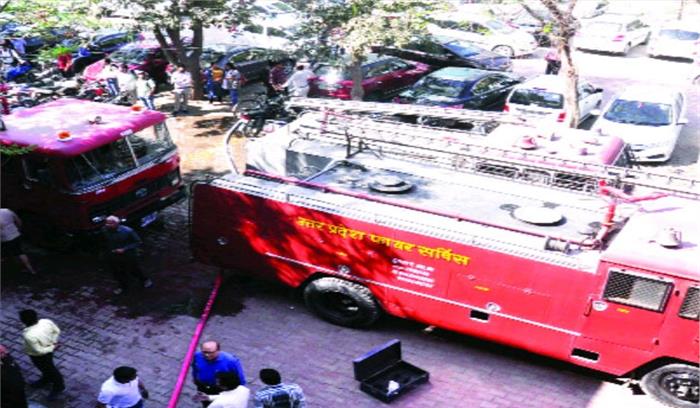 देविका टावर में लगी आग, लाखों का नुकसान