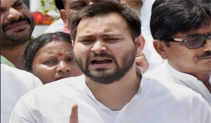 नीतीश कुमार पर तेजस्वी यादव ने किया कॉर्टून के जरिए तंज