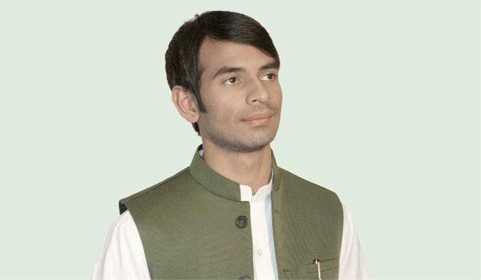 राजद स्थापना दिवस समारोह के निमंत्रण पत्र से तेजप्रताप का नाम गायब