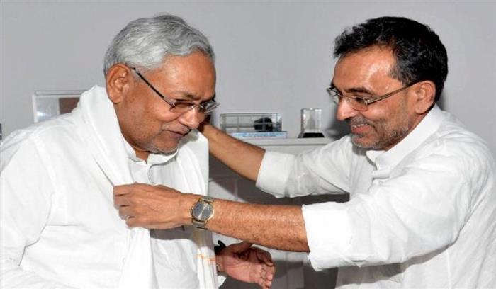 नीतीश कुमार और उपेंद्र कुशवाहा ने मिलाया हाथ, रालोसपा और जदयू का हुआ विलय
