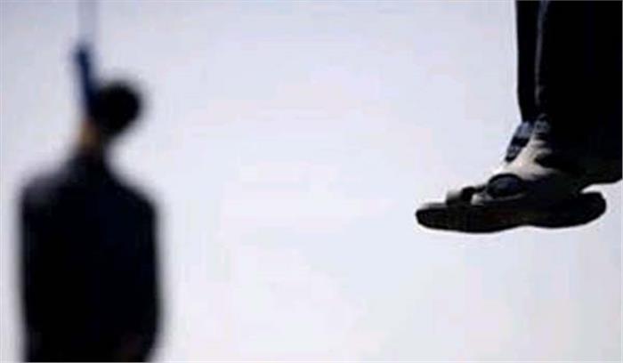 आरएमएल अस्पताल का डॉक्टर फ्लैट में फांसी पर लटका मिला आरएमएल अस्पताल का डॉक्टर फ्लैट में फांसी पर लटका मिला