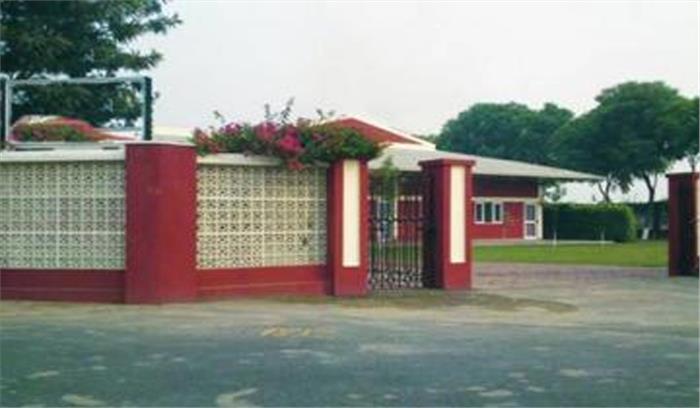 राधा स्वामी सत्संग ब्यास, संत निरंकारी मिशन ने अपने परिसर, स्वयंसेवी देने की पेशकश की