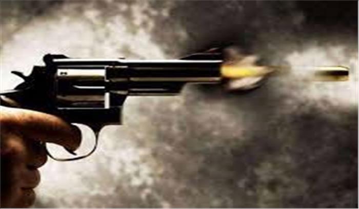 दिल्ली में हमलावरों ने महिला को गोली मारी, बदमाश फरार