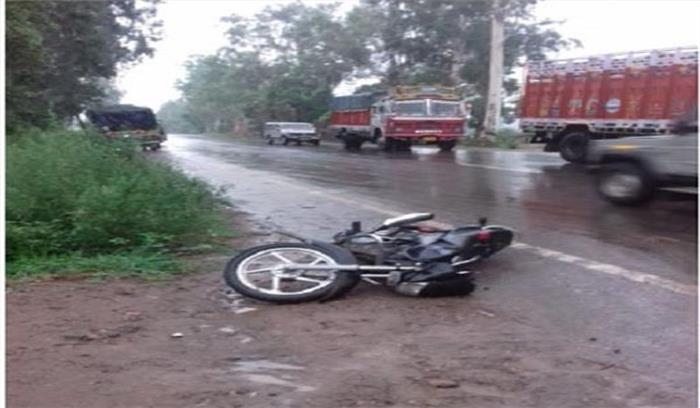 रायबरेली में सड़क हादसे में दंपत्ति की मौत रायबरेली में सड़क हादसे में दंपत्ति की मौत