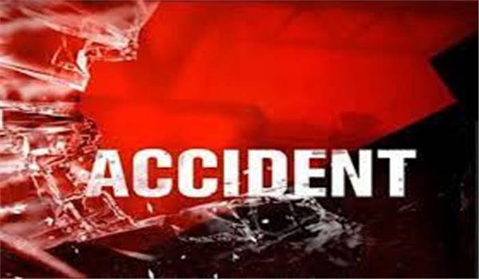 सड़क हादसे में बाइक सवार महिला की मौत