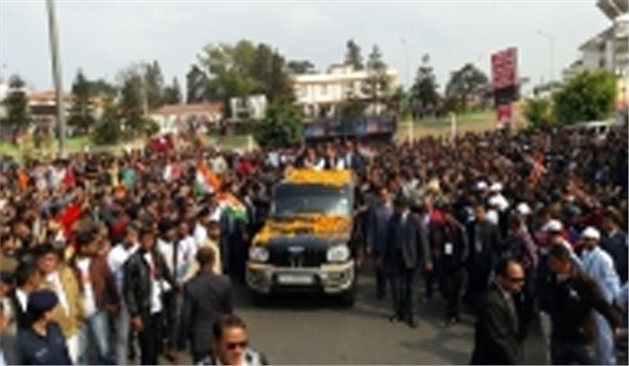 राहुल ने एसओएस बाल ग्राम का दौरा किया