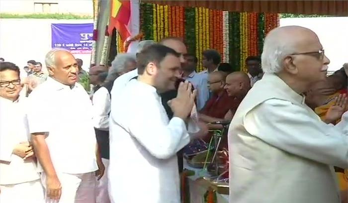 राहुल गांधी और लालकृष्ण आडवाणी ने दी अंबेडकर को श्रद्धांजलि