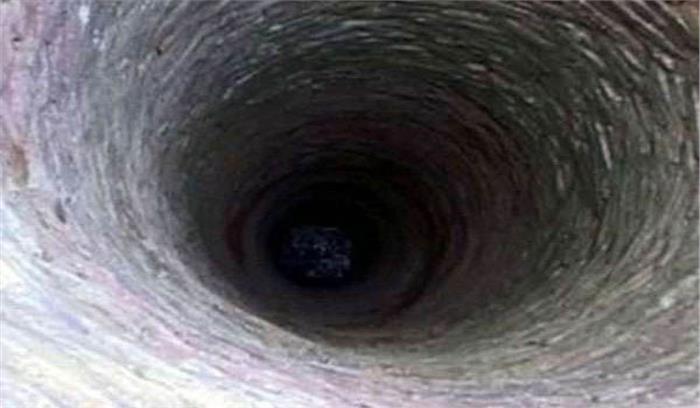 कुएं में छिपाकर रखी प्रतिबंधित कफ सिरप जब्त