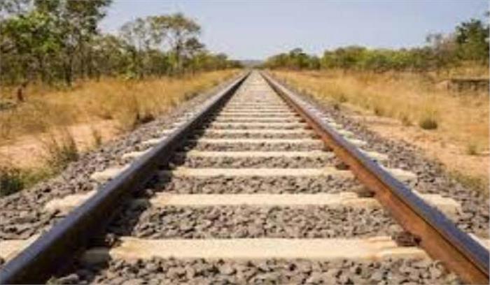 रेल पटरी से अज्ञात युवक का शव बरामद