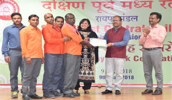 उत्कृष्ट कार्य निष्पादन करने वाले रायपुर मंडल के  कर्मचारी  सम्मानित
