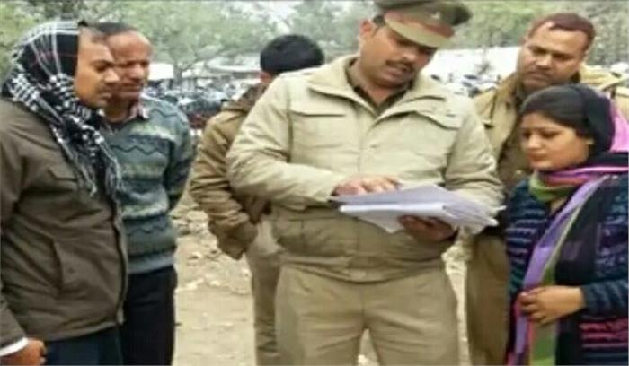 घर का दरवाजा तोड़ दिनदहाड़े उड़ाए लाखों का सामान