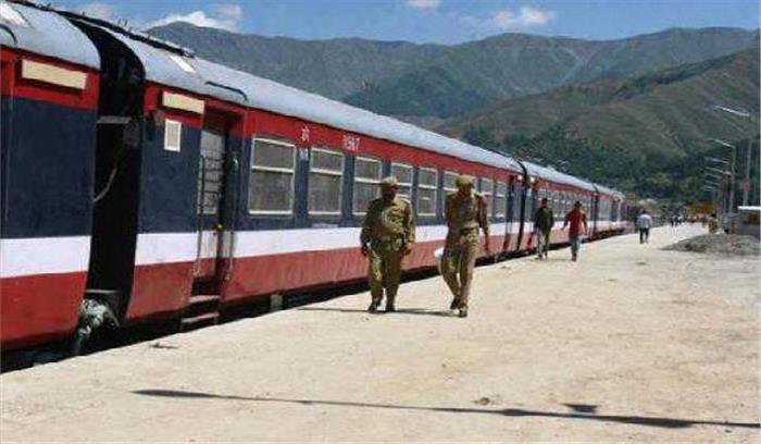 सुरक्षा कारणों के मद्देनजर श्रीनगर-बनिहाल रेलवे लाइन पर रेल सेवा स्थगित