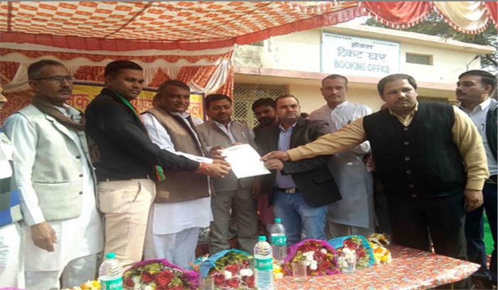 अपनी मांगों को लेकर दैनिक यात्रियों ने किया बैठक का आयोजन