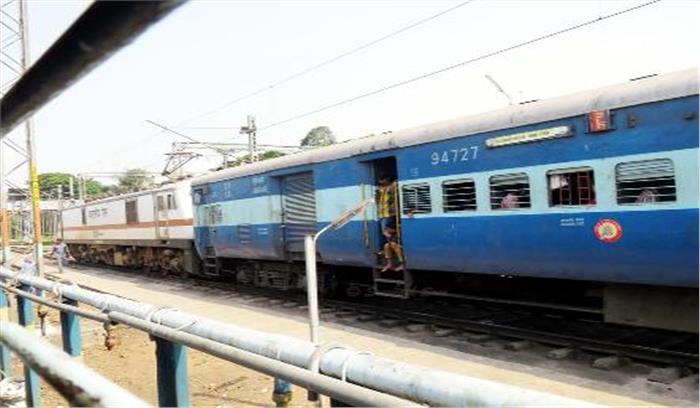 राजधानी एक्सप्रेस में 7 लाख की चोरी