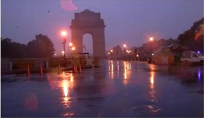 दिल्ली में बारिश, न्यूनतम तापमान 13.5 डिग्री सेल्सियस