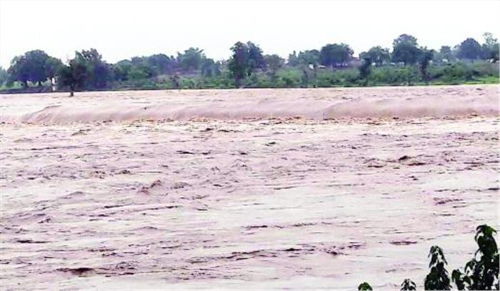 सरगुजा में लगातार बारिश से कई नदियां उफान पर