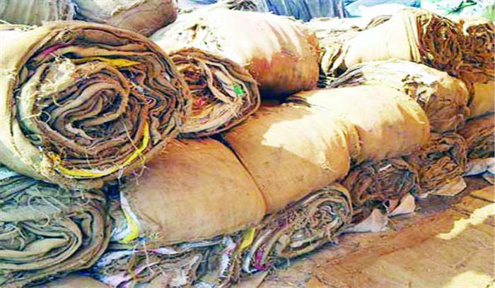 समितियों में खाद-बीज रखने जगह नहीं