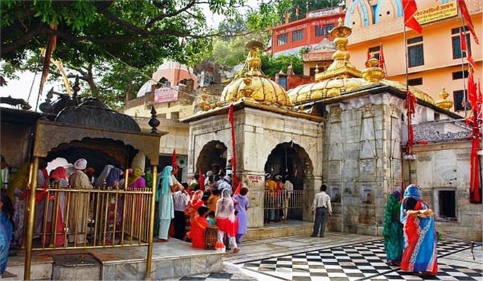 हिमाचल में बारिश के बावजूद बड़ी संख्या में श्रद्धालु मंदिरों में उमड़े