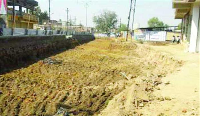 मंथर गति से चल रहा रिंगरोड का निर्माण कार्य मंथर गति से चल रहा रिंगरोड का निर्माण कार्य