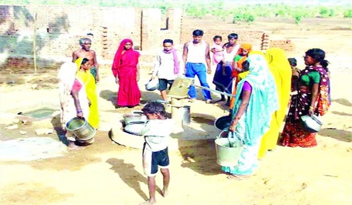 तालाबों में पानी नहीं,निस्तार का संकट गहराया