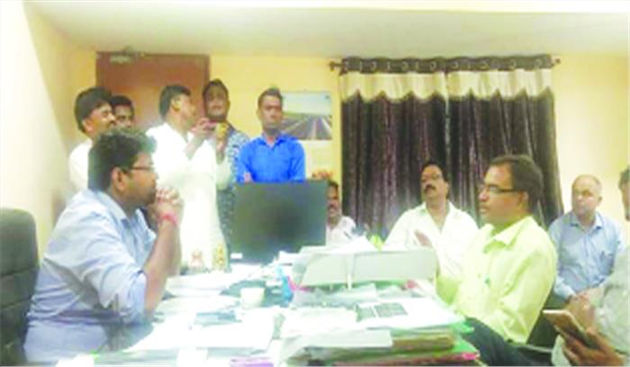 सिमगा : सर्विस रोड बनाये जाने की मांग 