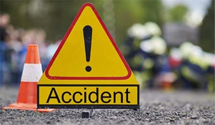 छत्तीसगढ़: सड़क हादसे में चार की मौत, 30 घायल