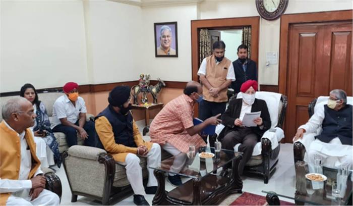 रायपुर को इंटरनेशनल एयरपोर्ट बनाने चेम्बर ने सौंपा ज्ञापन