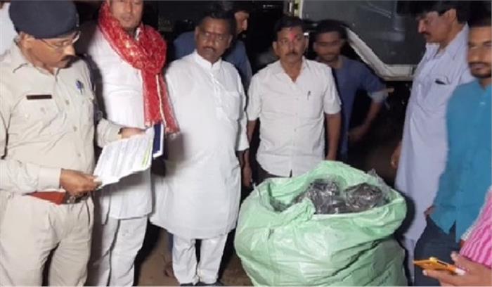 रायपुर : आचार संहिता के उल्लंघन में भरे ट्रक को पकड़ा