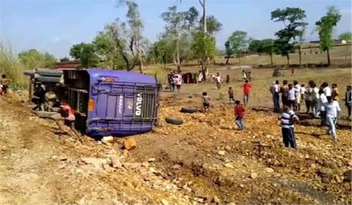 बिजली : गिरने से कई लोग की जान बाल-बाल बची