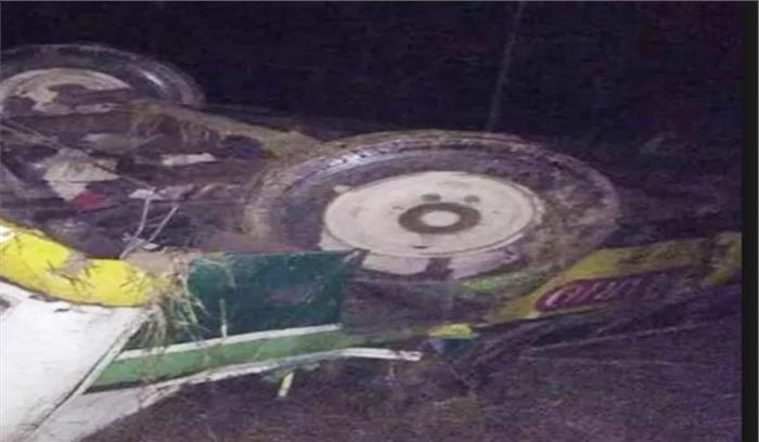 बस पटलने से एक व्यक्ति की मौत