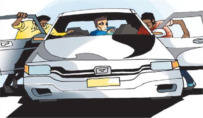 कार सवार लोगों से लूट, लुटेरे फरार