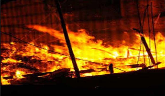 कबाड़ी के गोदाम में लगी आग, लाखों का नुकसान