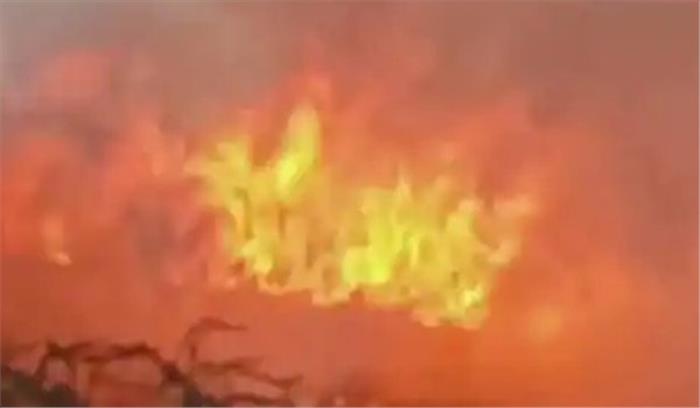 डीजल टैंकर में लगी भीषण आग से चालक सहित 4 झूलसे डीजल टैंकर में लगी भीषण आग से चालक सहित 4 झूलसे