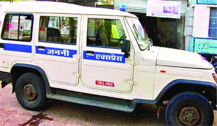 एम्बुलेंस समय पर नहीं पहुंचने पर रास्ते में बच्चे को दिया जन्म 