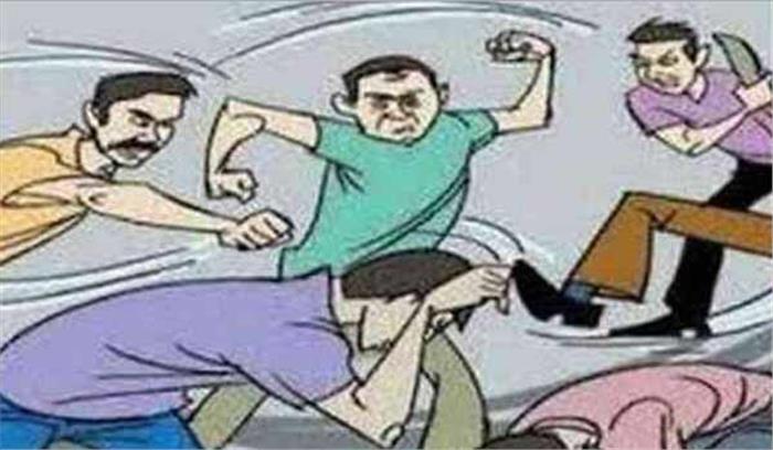 कार्यकर्ताओं पर पुलिस ने लाठियां बरसाई, 20 घायल