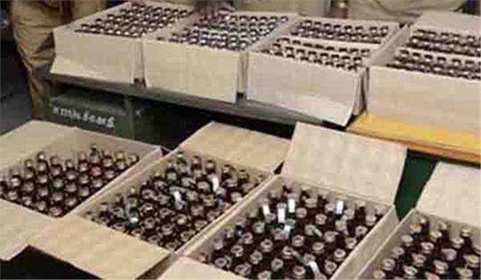 ट्रक से 50 लाख रूपये का शराब बरामद ट्रक से 50 लाख रूपये का शराब बरामद